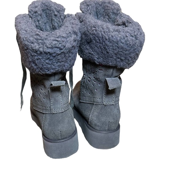 BEARPAW Kylie Suede Youth Boots size 1 - Picture 2 of 7